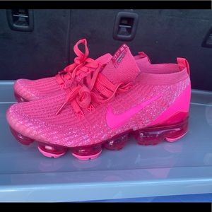 hot pink vapormax shoes